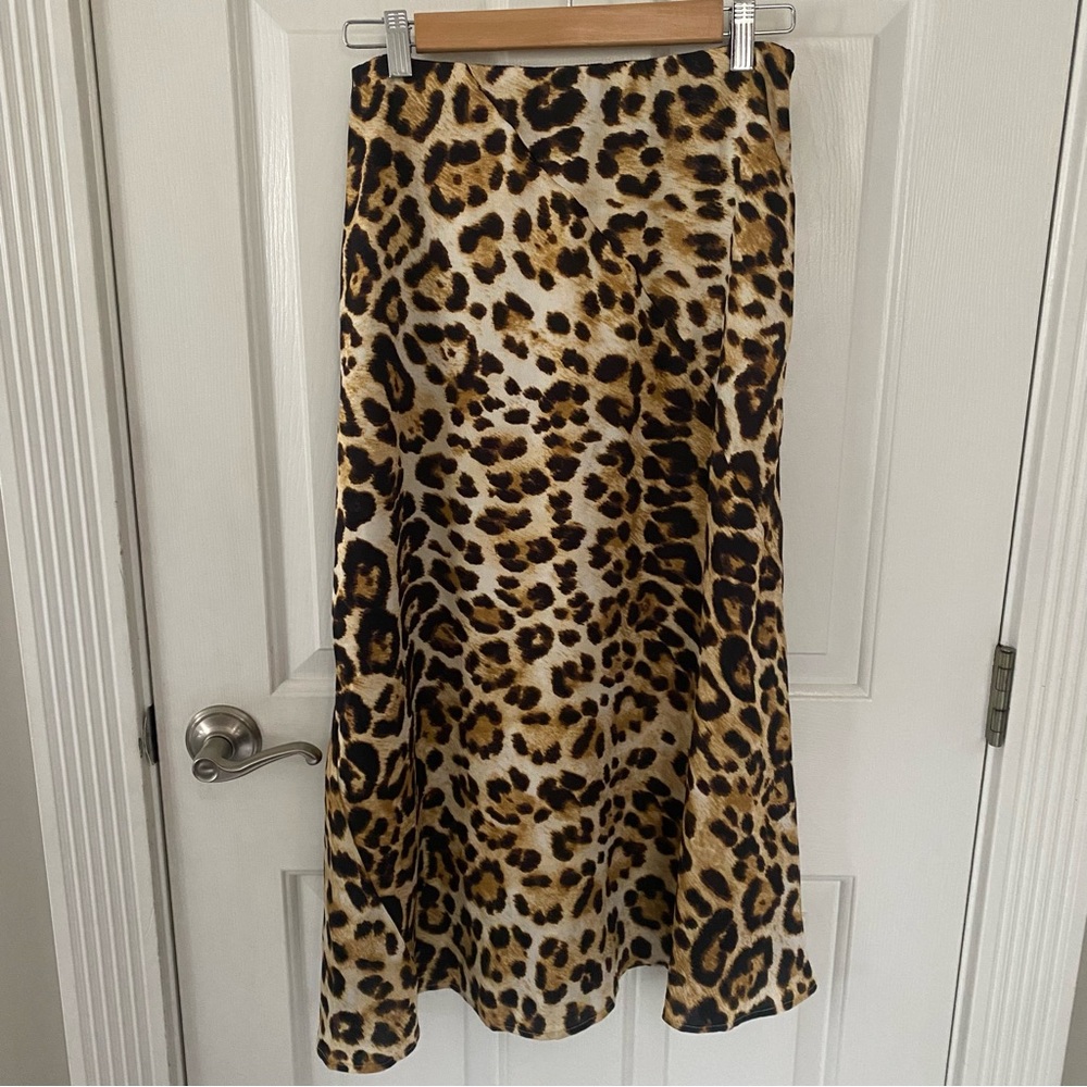 GILLI Size Medium Animal Leopard Print Long Skirt NEW NWT